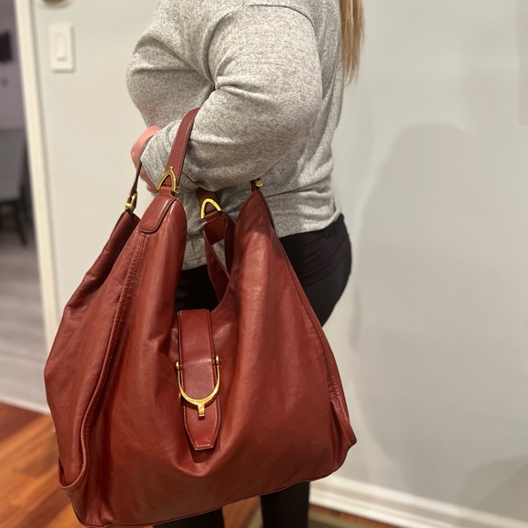 ❤️🔥GUCCI❤️🔥 HOBOS DARK BURGUNDY COLOR SHOULDER OR HAND BAG. - Picture 2 of 16